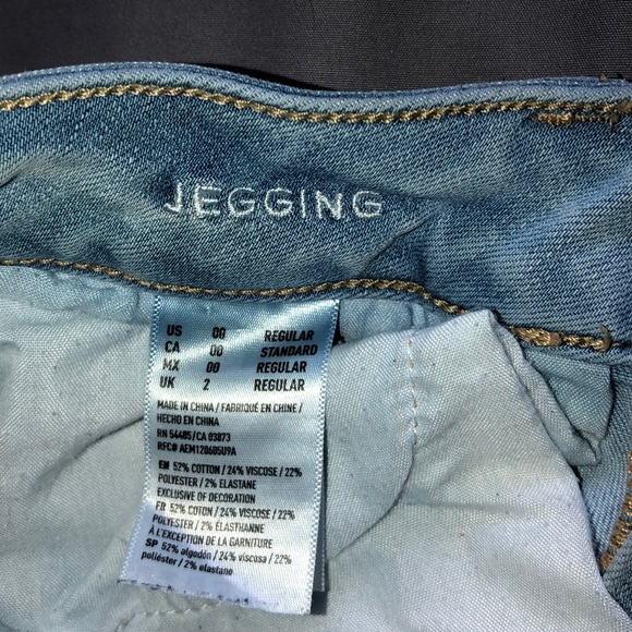 American Eagle Light Wash Distressed Jeans - Picture 5 of 5